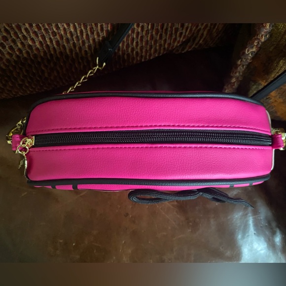 BETSEY JOHNSON Super Bowl Football "Fushia LBRUSH" Party Pink Summer Purse Bag - Picture 3 of 4